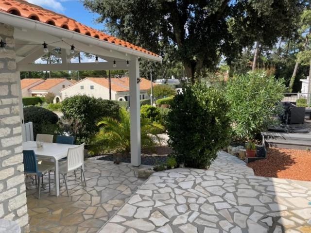 Adorable Petite Maison A 400M De La Mer Βίλα Saint-Georges-de-Didonne Εξωτερικό φωτογραφία